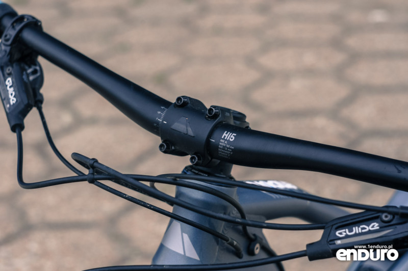 Canyon Hi5 handlebar, V12 stem