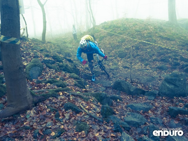 Objazd trasy zawodów enduro czy jazda on-sight