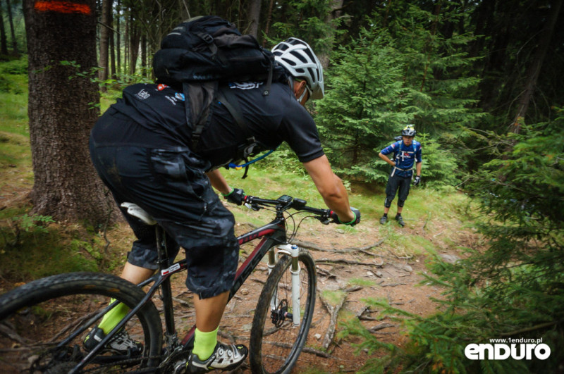 Szkolenia techniki jazdy - enduro korzenie