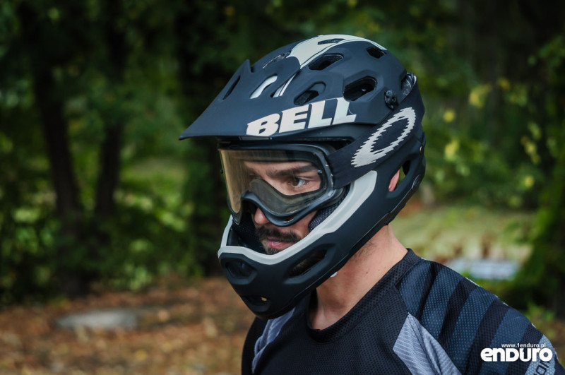 Test Bell Super 2R - fullface gogle Oakley