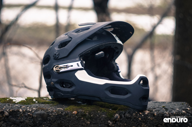 Kask enduro: Bell Super 2R z odpinaną szczęką