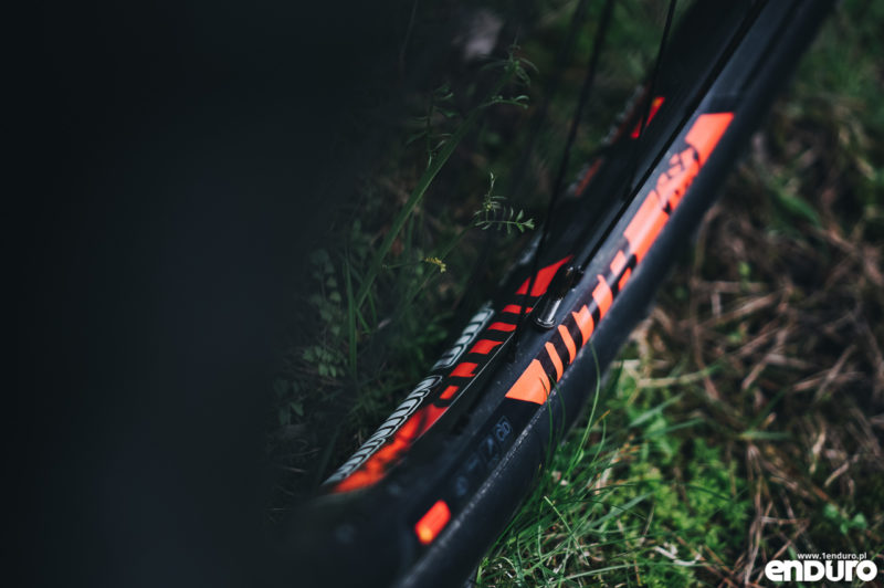 Cannondale Jekyll Carbon 3 2018 - obręcz WTB Frequency i29