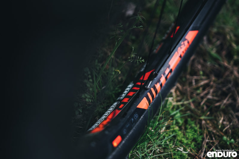 Cannondale Jekyll Carbon 3 2018 - obręcz WTB Frequency i29