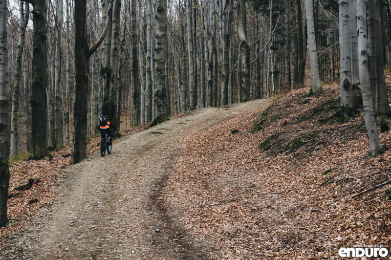 Enduro Trails Bielsko Biała - podjazd czerwonym szlakiem