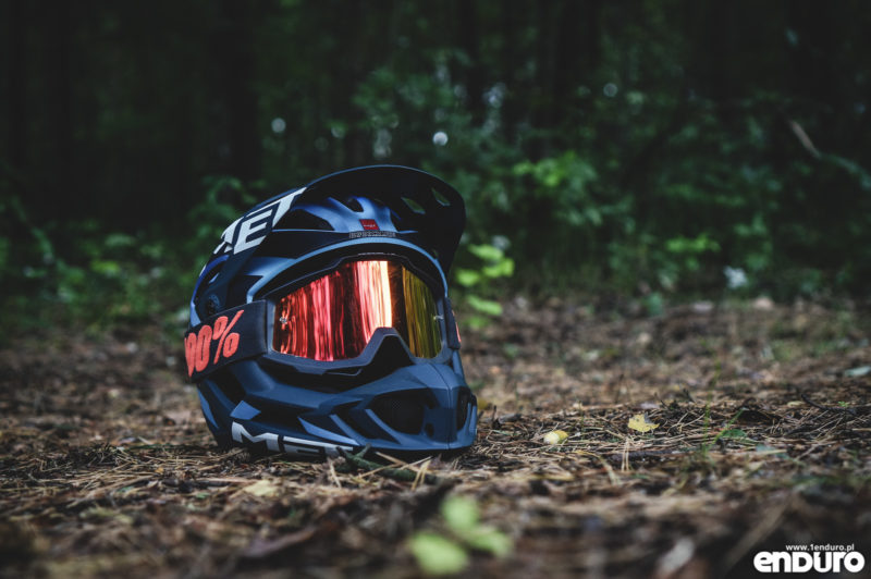 Kask enduro MET Parachute HES test