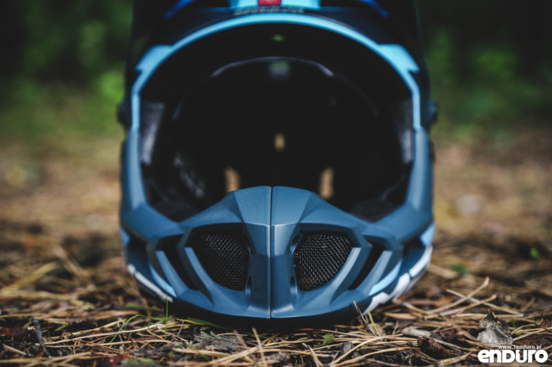 Kask enduro MET Parachute HES test