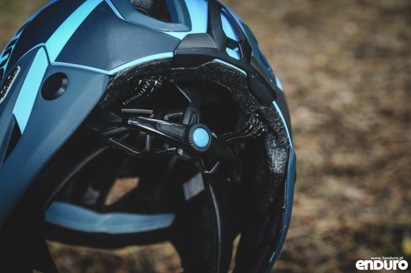 Kask enduro MET Parachute HES test