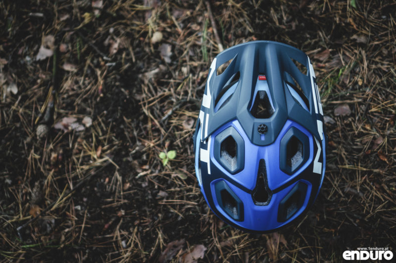 Kask enduro MET Parachute HES test