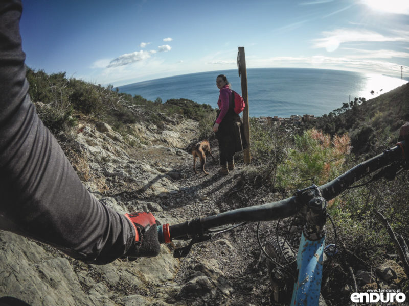 Kolarstwo górskie MTB enduro - zasady savoir vivre na szlaku