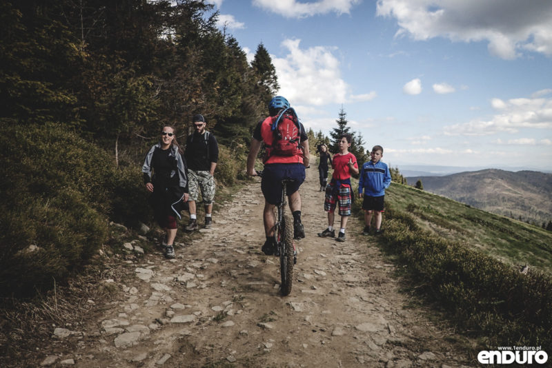 Kolarstwo górskie MTB enduro - zasady savoir vivre na szlaku