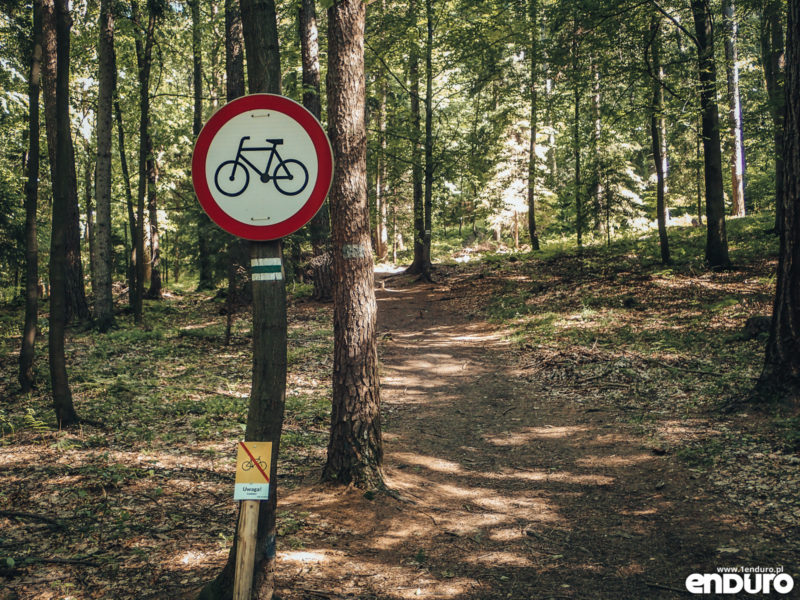 Kolarstwo górskie MTB enduro - zasady savoir vivre na szlaku