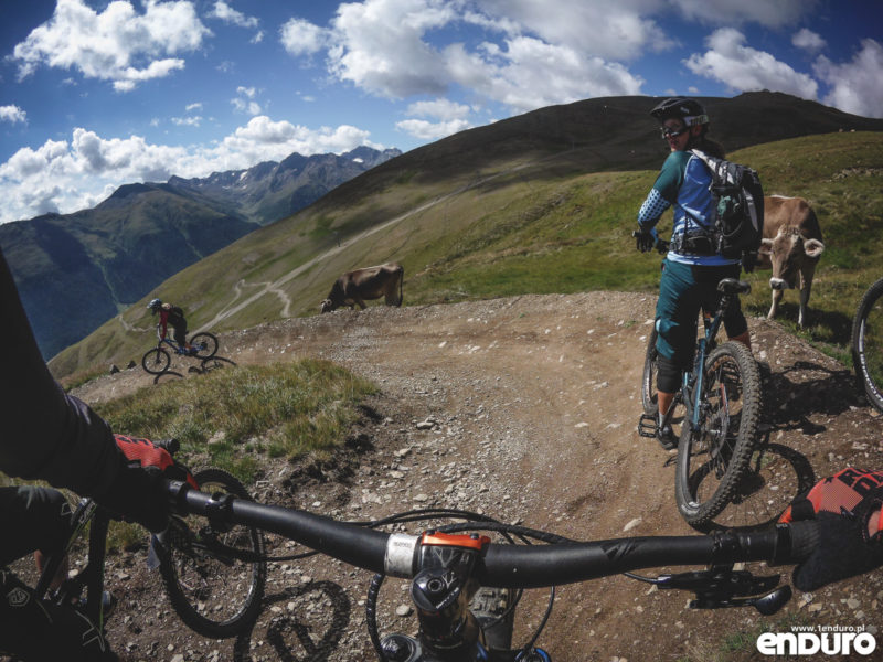 Kolarstwo górskie MTB enduro - zasady savoir vivre na szlaku