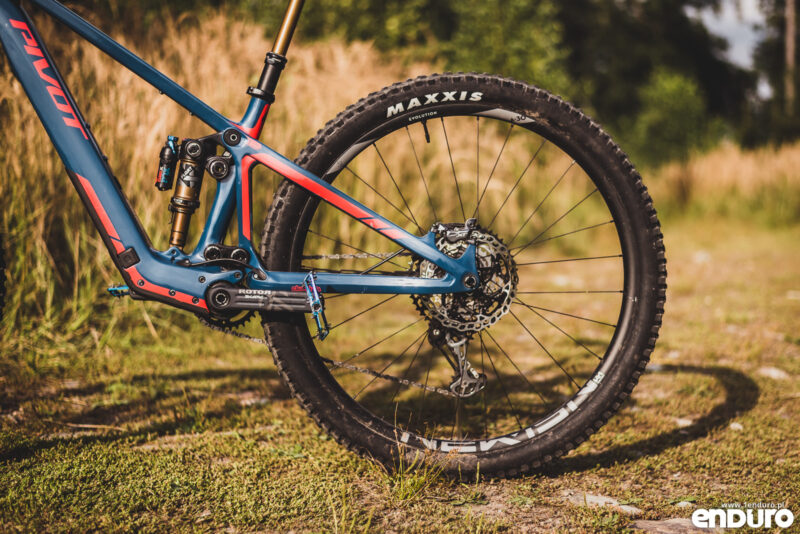 Pivot Shuttle SL