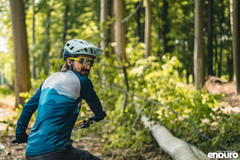 Kask Lazer Coyote KinetiCore - test