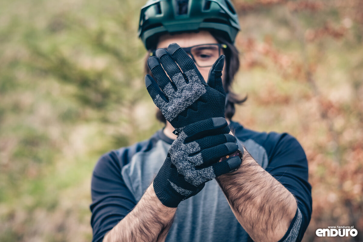 Długie spodnie TYGU Arioso i rękawiczki Spider, Trail - test