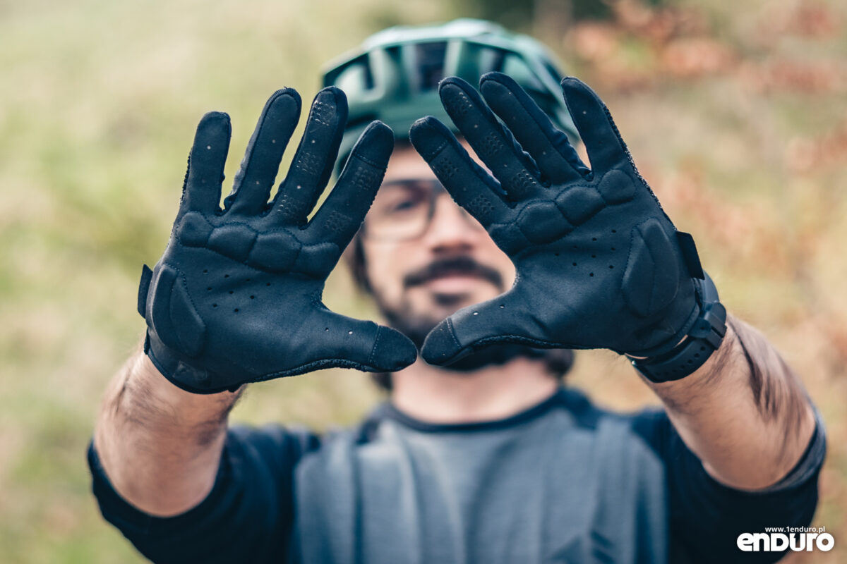 Długie spodnie TYGU Arioso i rękawiczki Spider, Trail - test