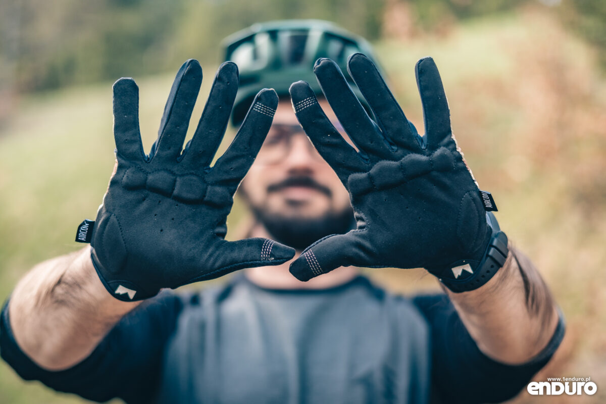 Długie spodnie TYGU Arioso i rękawiczki Spider, Trail - test